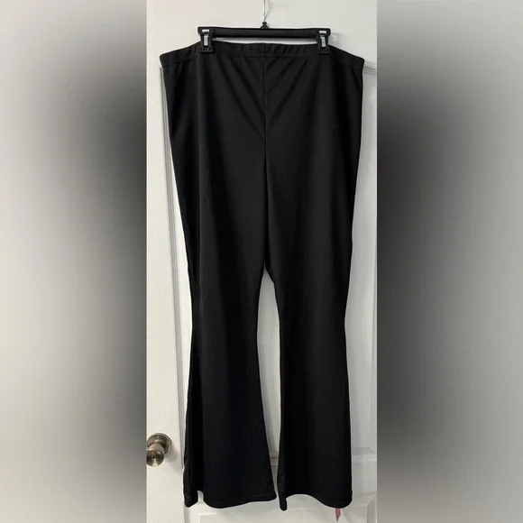 Pretty Little Thing: Plus Black Flare Leg High Waisted Trouser - Picture 5 of 14